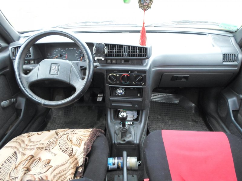 Peugeot 405 1991 салон