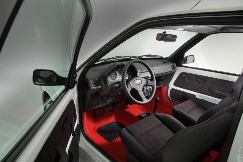 Peugeot 106 GTI салон