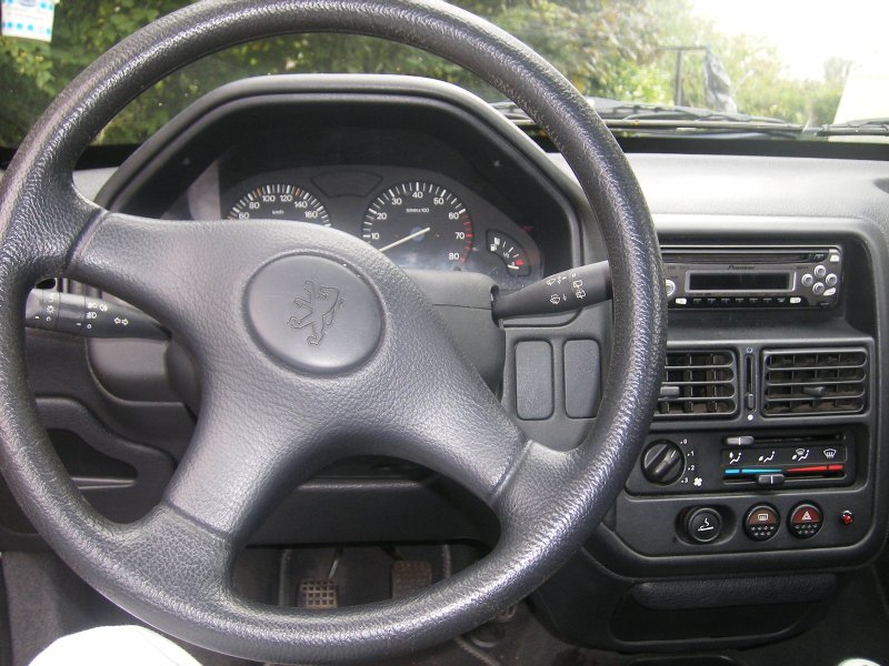 Peugeot 106 салон