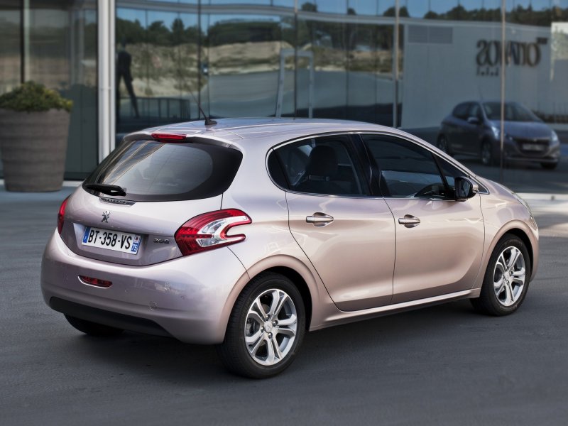 Peugeot 208 2021