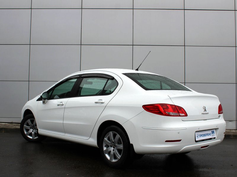 Peugeot 408 седан