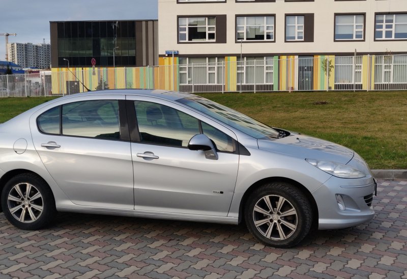 Peugeot 408 2023