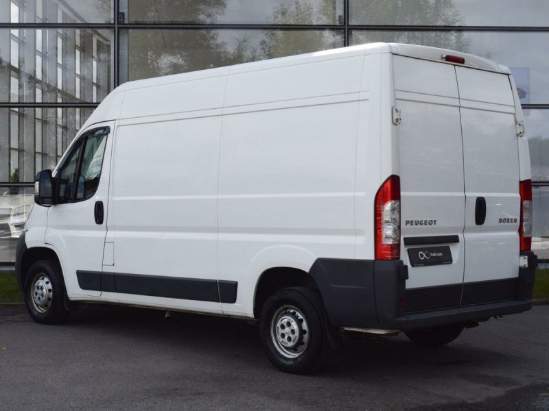 Peugeot Boxer красный