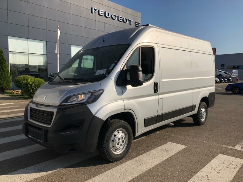Peugeot Boxer серебристый