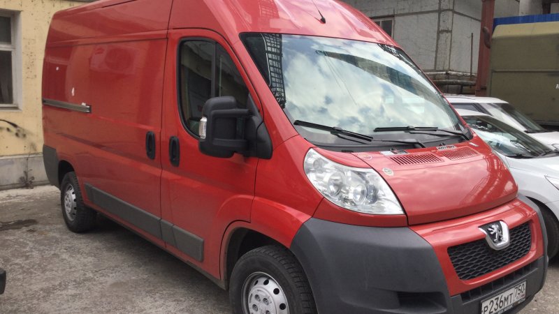 Peugeot Boxer 2010 салон
