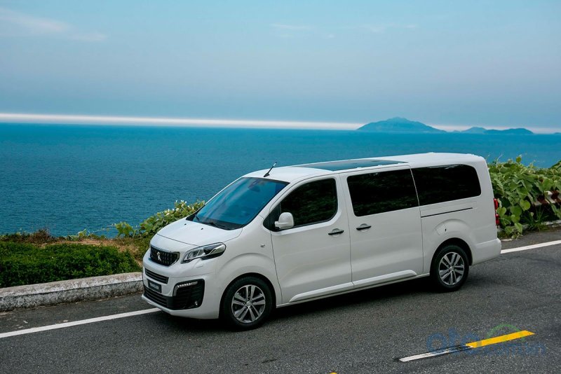 Минивэн Peugeot traveller