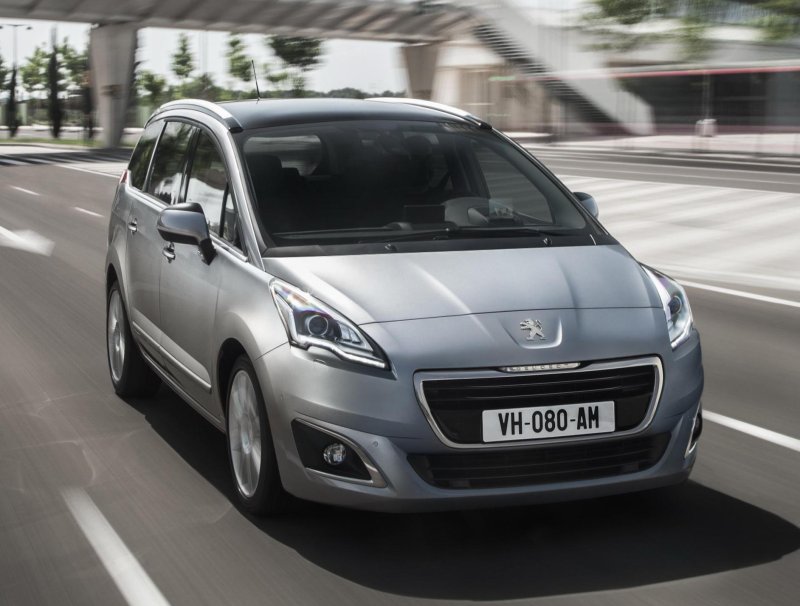 Машина Peugeot 5008