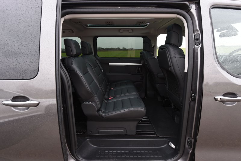 Peugeot traveller 2021 салон