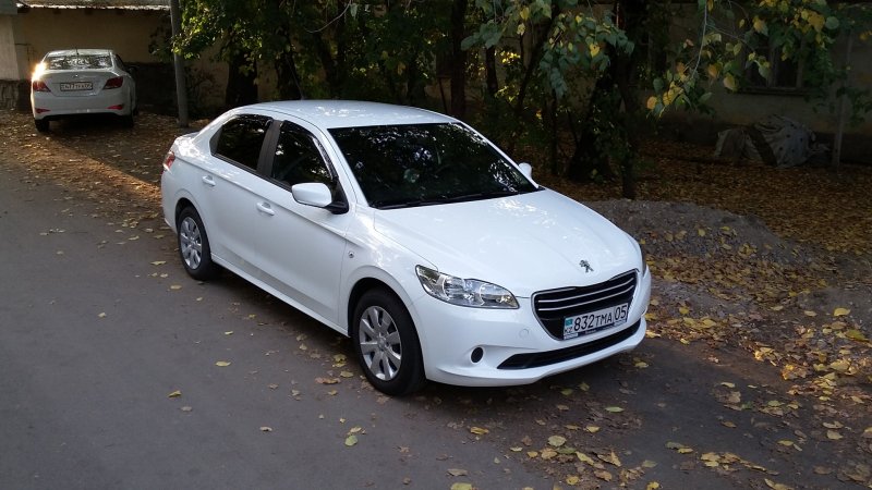 Peugeot 301 белый