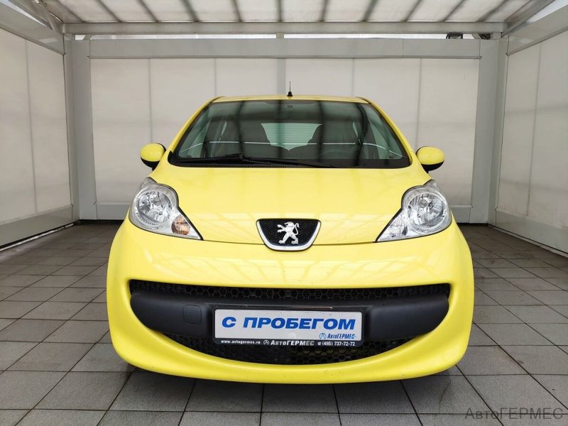 Peugeot 107 желтый