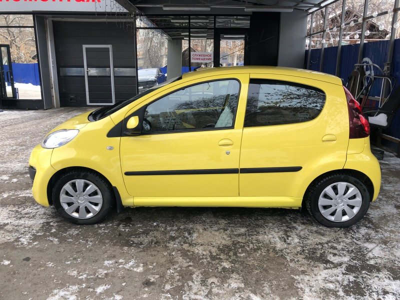 Peugeot 107 робот