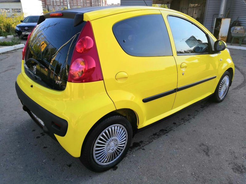 Peugeot 107 Yellow
