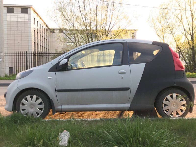 Peugeot 107 серая