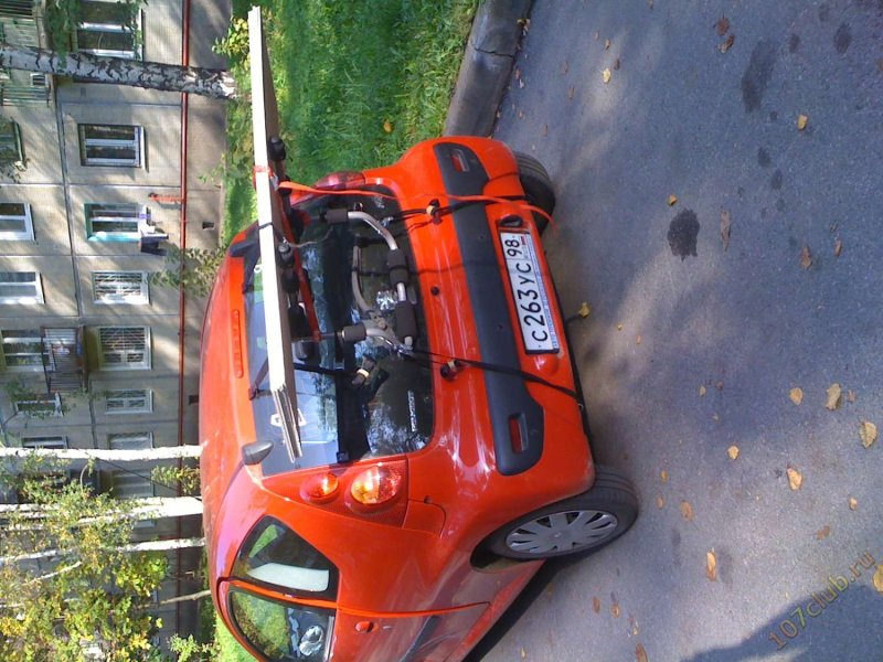 Автомобиль на бензокалонка
