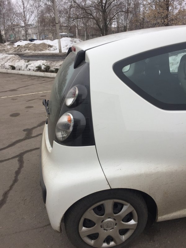 Черные фары Peugeot 107