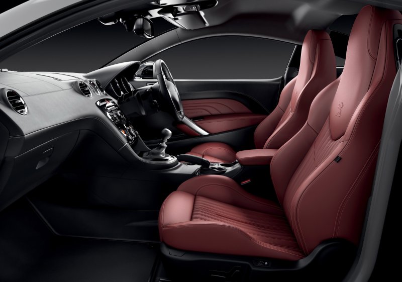 Peugeot RCZ R салон