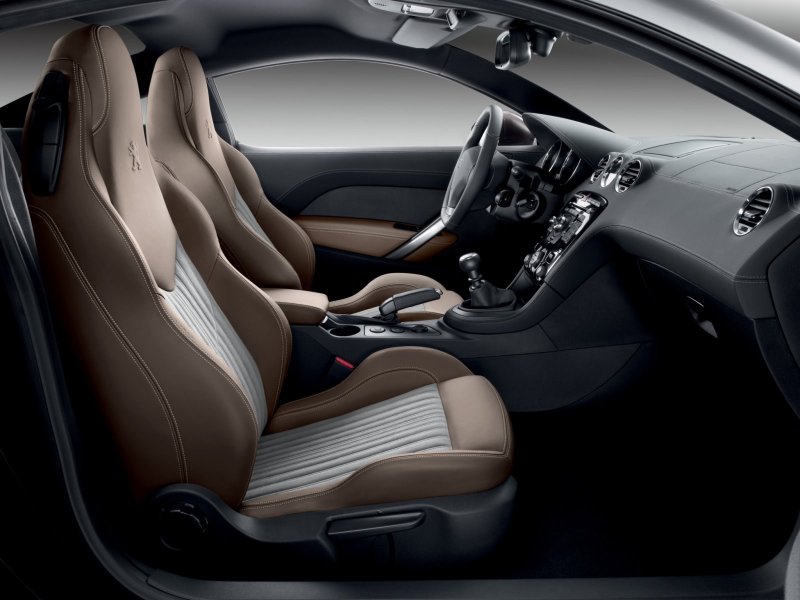 Peugeot RCZ салон