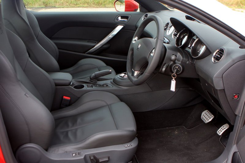 Peugeot RCZ 2010 салон