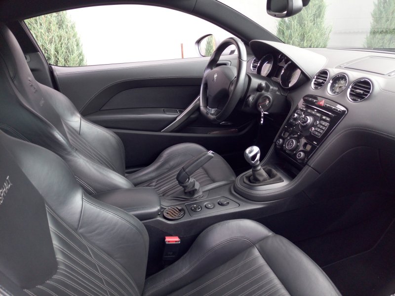 Peugeot RCZ салон