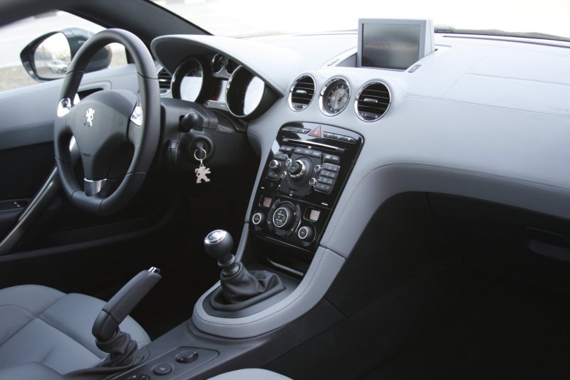 Peugeot RCZ салон