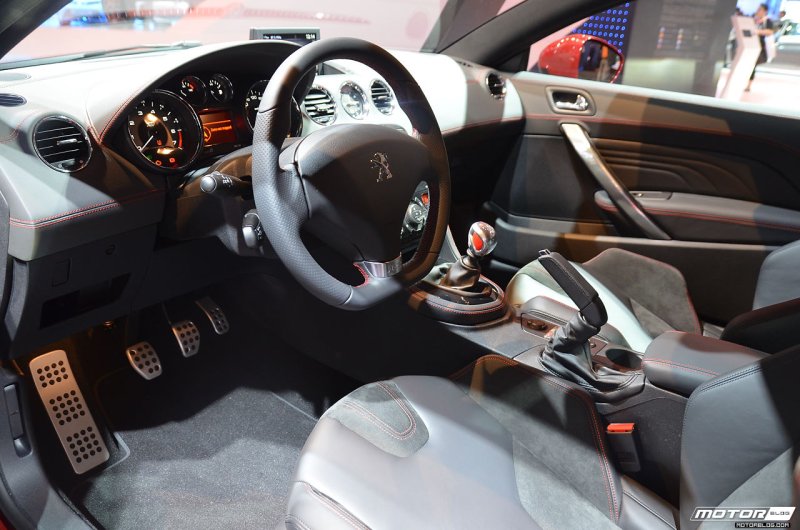 Peugeot RCZ 2013 салон