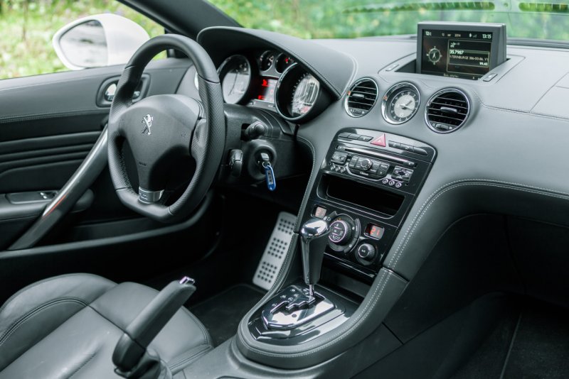 Peugeot 308 RCZ салон