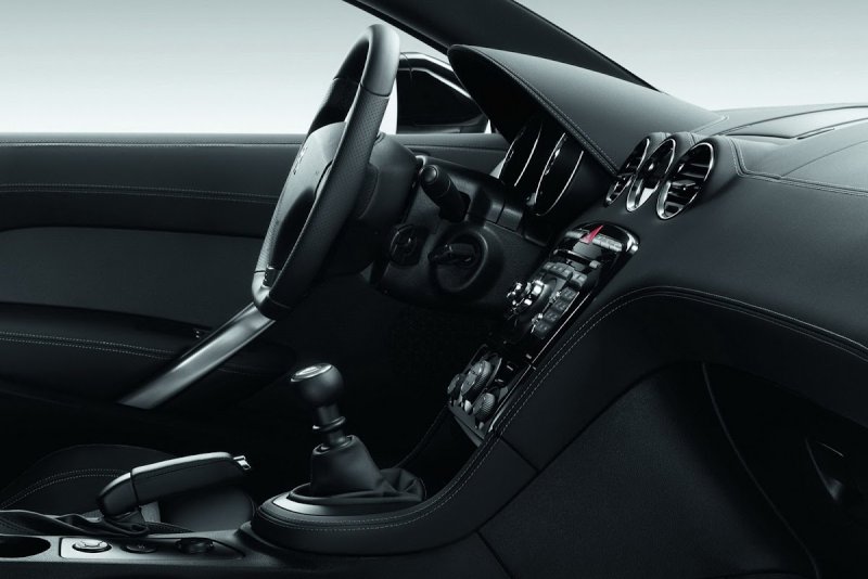 Peugeot RCZ салон