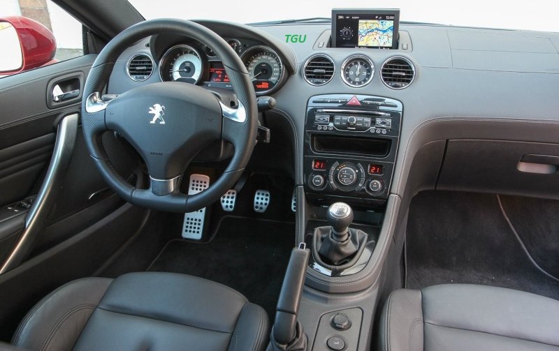 Пежо 308 RCZ салон