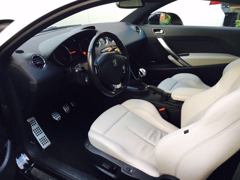 Peugeot RCZ R салон