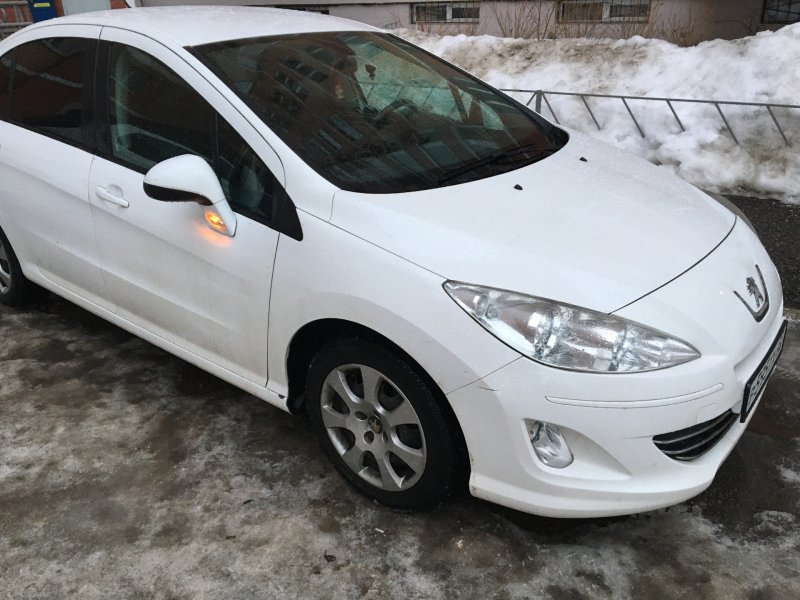 Пежо 408 белый свет