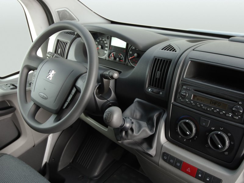 Peugeot Boxer 2010 салон