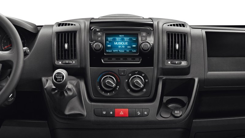 Peugeot Boxer 2017 салон