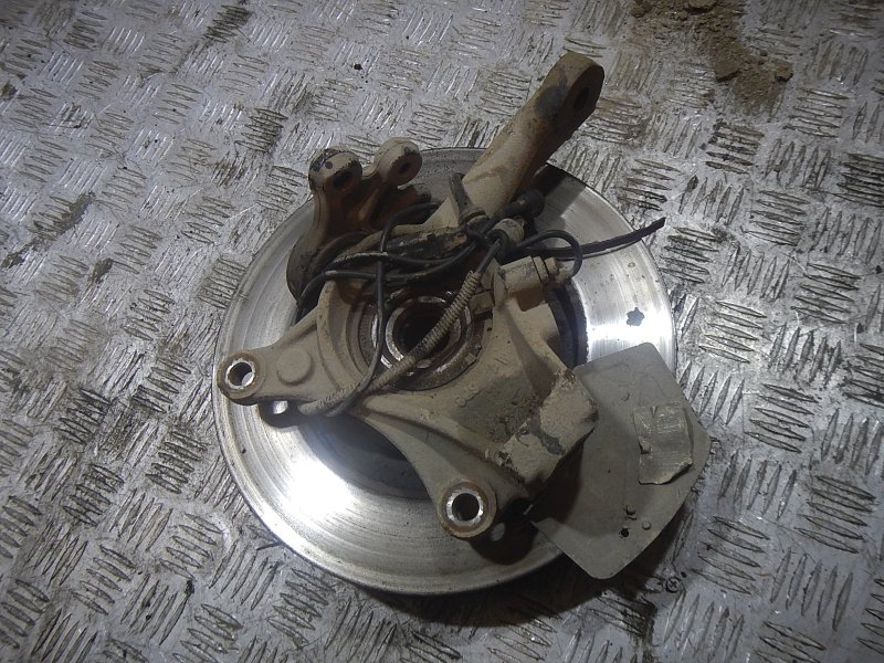 Поворотный кулак Peugeot 407