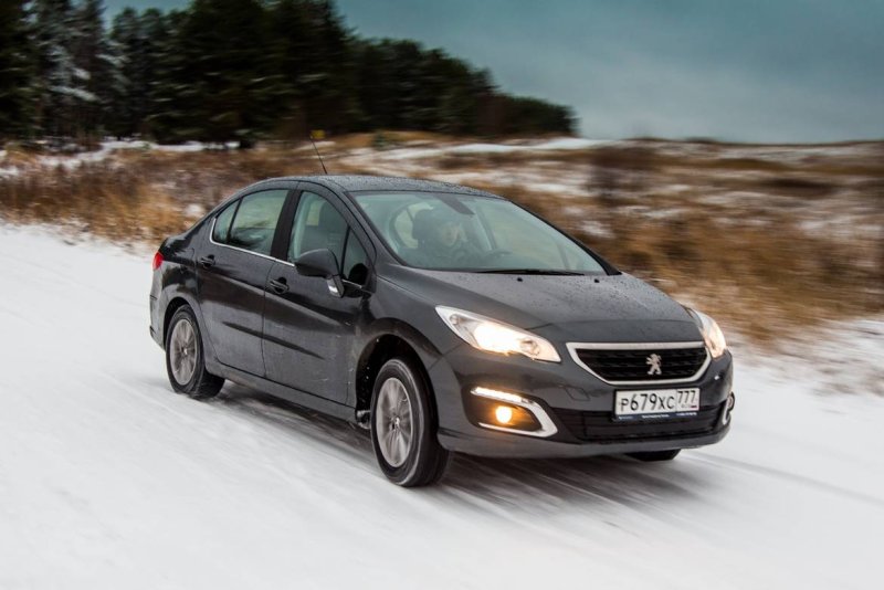 Peugeot 408 седан