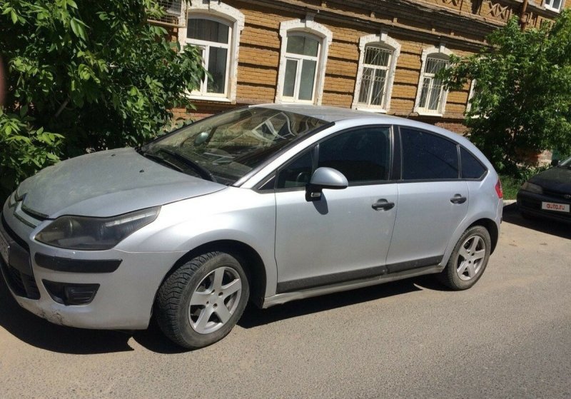 Citroen c4 2010 года серебристый