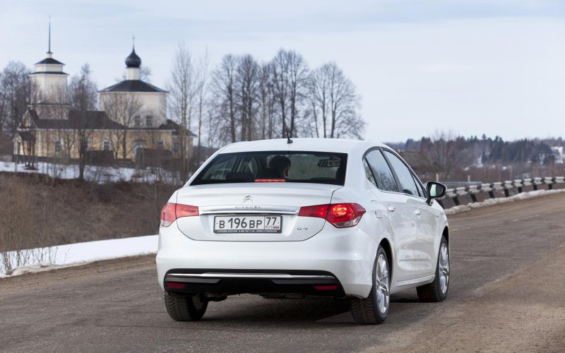 Citroen c4 седан зад