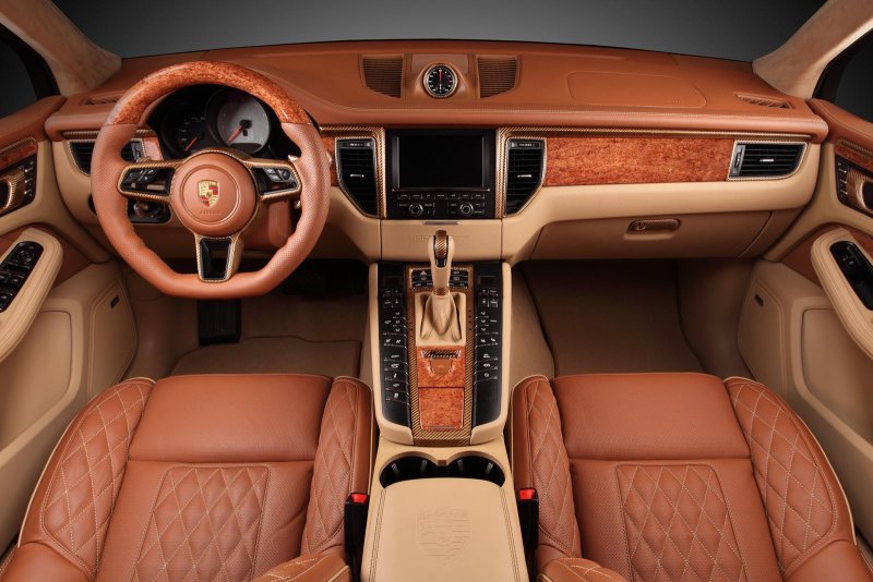 Машина Porsche Macan салон
