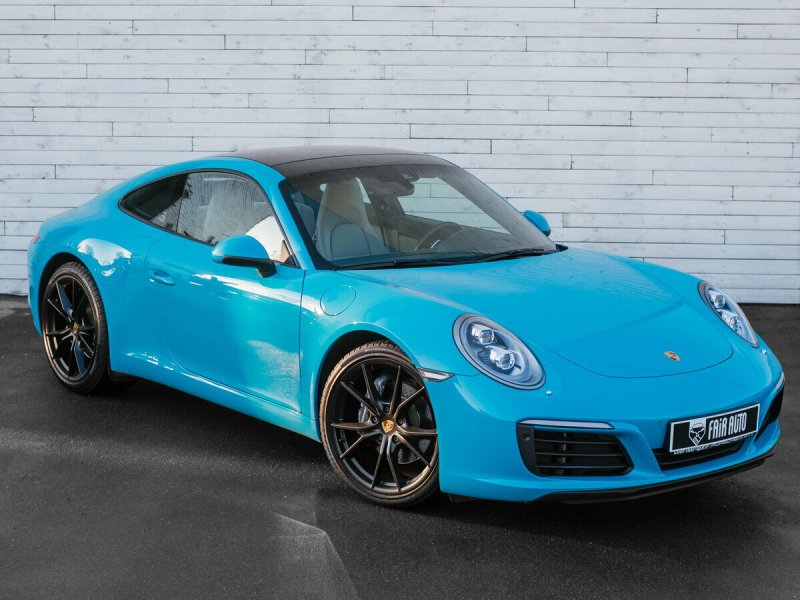 Porsche 911 Carrera голубая