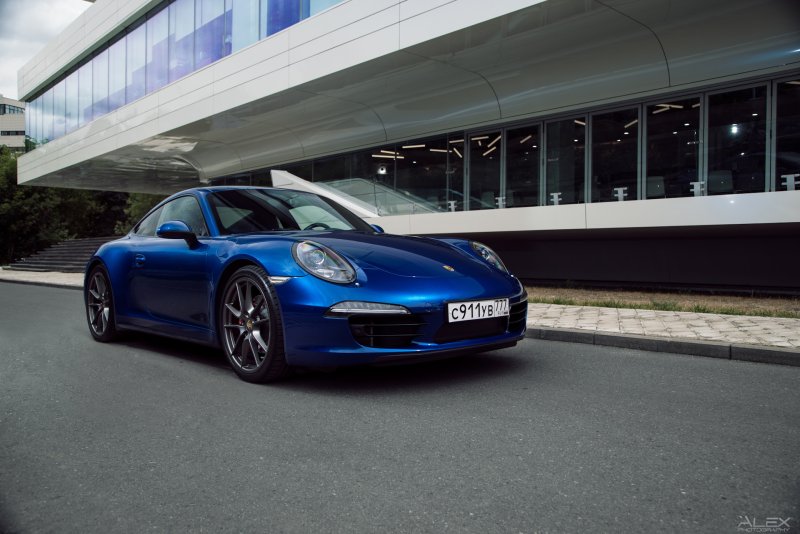 Porsche 911 Carrera 4s синий
