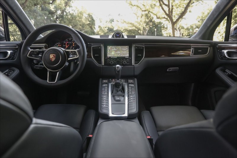 Porsche Macan 2018 салон