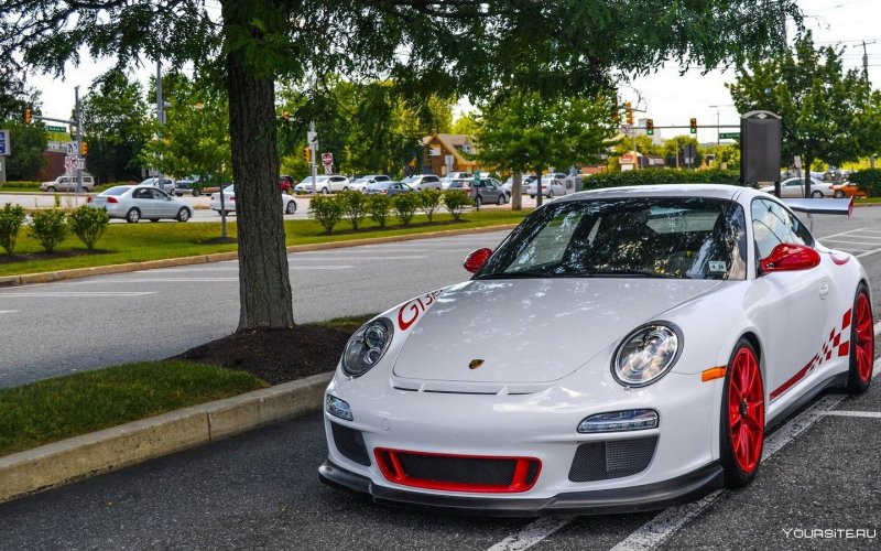 Порше 911 белая с красным
