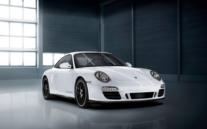 White Porsche 911 Carrera GTS