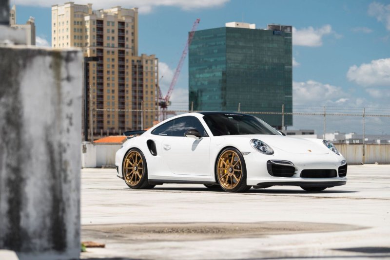 Порше 911 белый