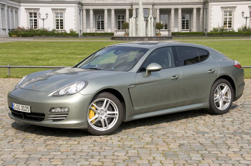 Porsche Panamera 4 2011