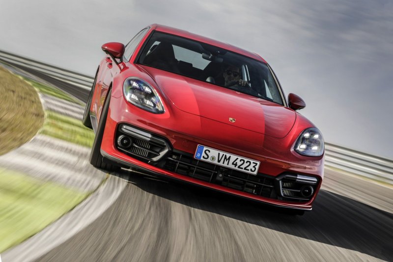 Porsche Panamera 2021