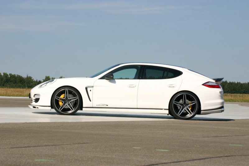 Porsche Panamera сбоку