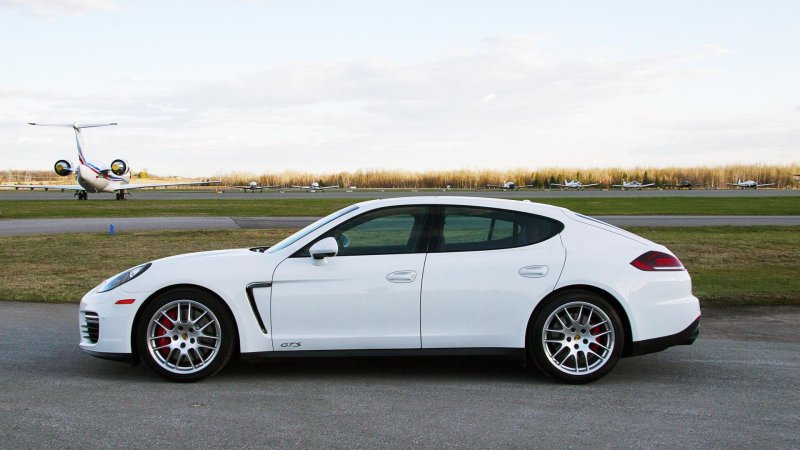 Porsche Panamera GTS 2015