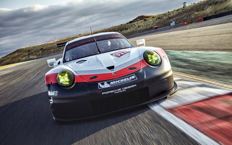 Porsche 911 RSR