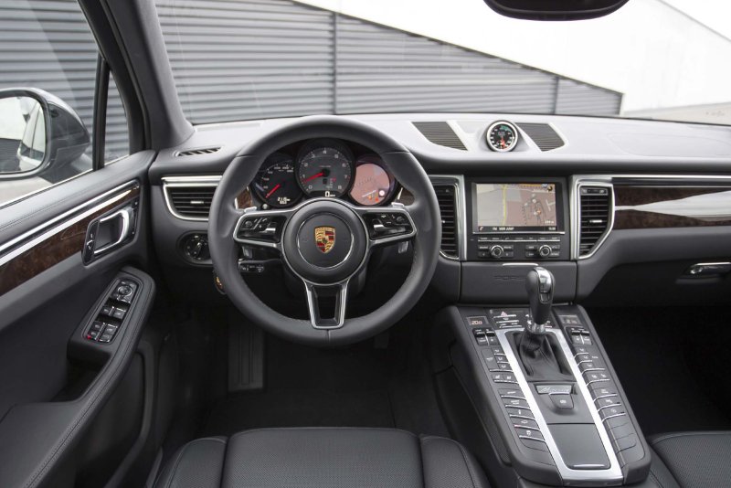 Porsche Macan 2017 салон