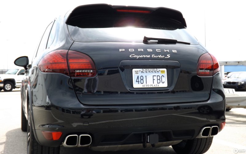 Porsche Cayenne 958 Turbo сзади